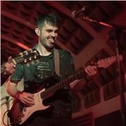 Profesor de guitarra y lenguaje musical imparte clases en Madrid